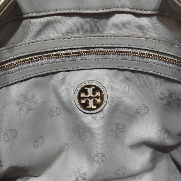 Tory Burch Quilted Shoulder Bag in Cream - Picture 15 of 16
